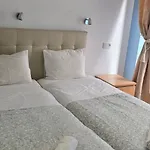 Baixasuites Bed & Breakfast 3*